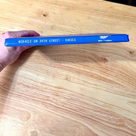 Miracle On 34th Street Hardcover Book 1984 Tomie DePaola Santa Claus Xmas - Picture 10 of 11